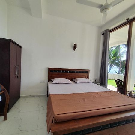 The Beach House Apartamento Dikwella Quarto foto