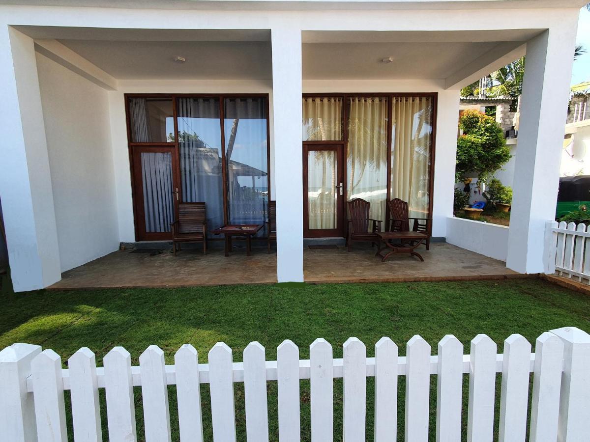 The Beach House Apartamento Dikwella Exterior foto